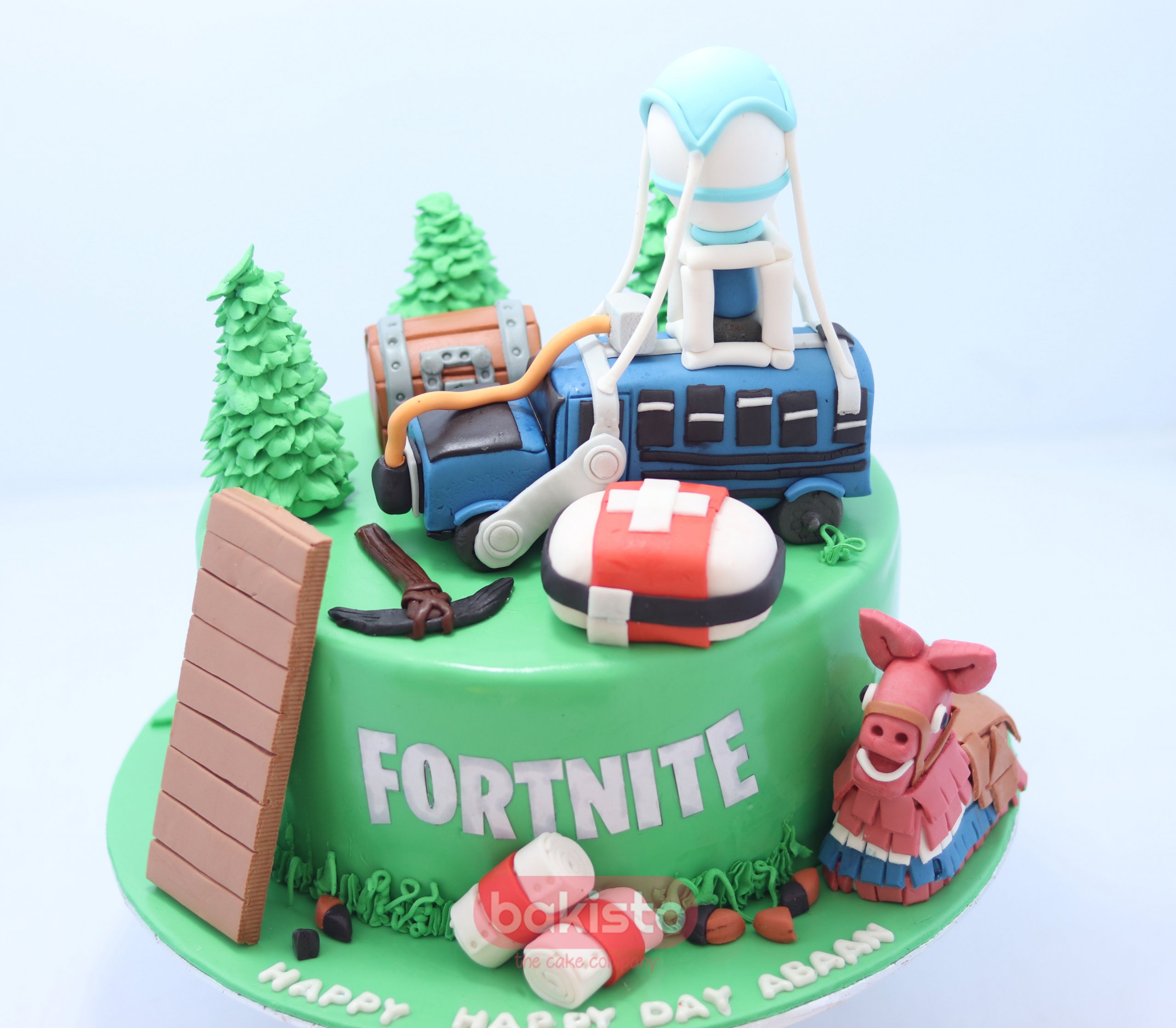 Customized Fortnite Cake by bakisto - the cake company